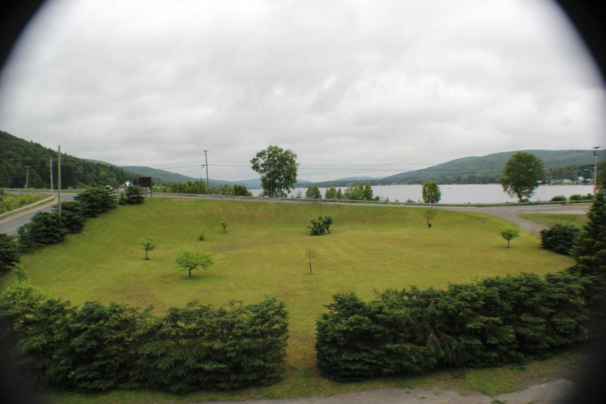 Manoir Des Lacs Lac Baker Buitenkant foto